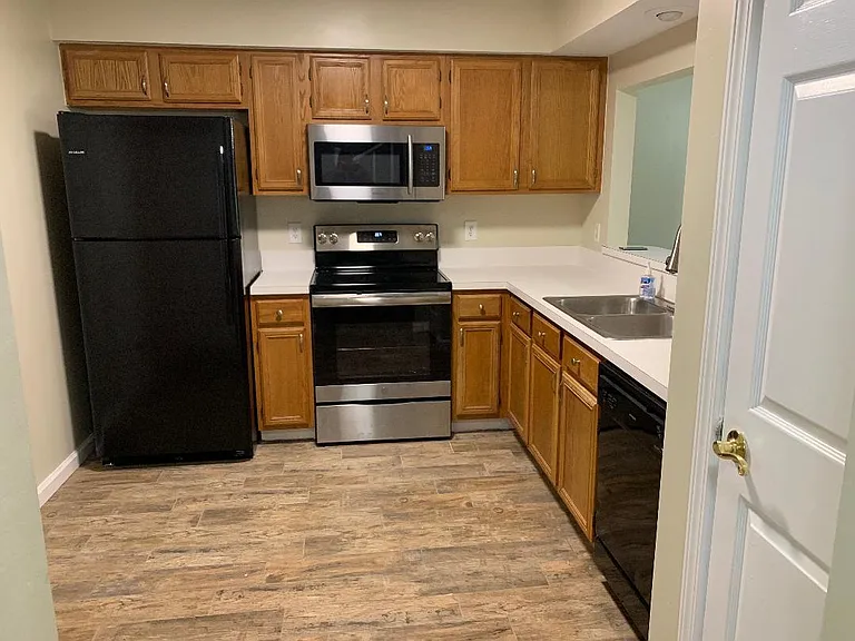 12089 Cobblewood Ln N — Photo 6
