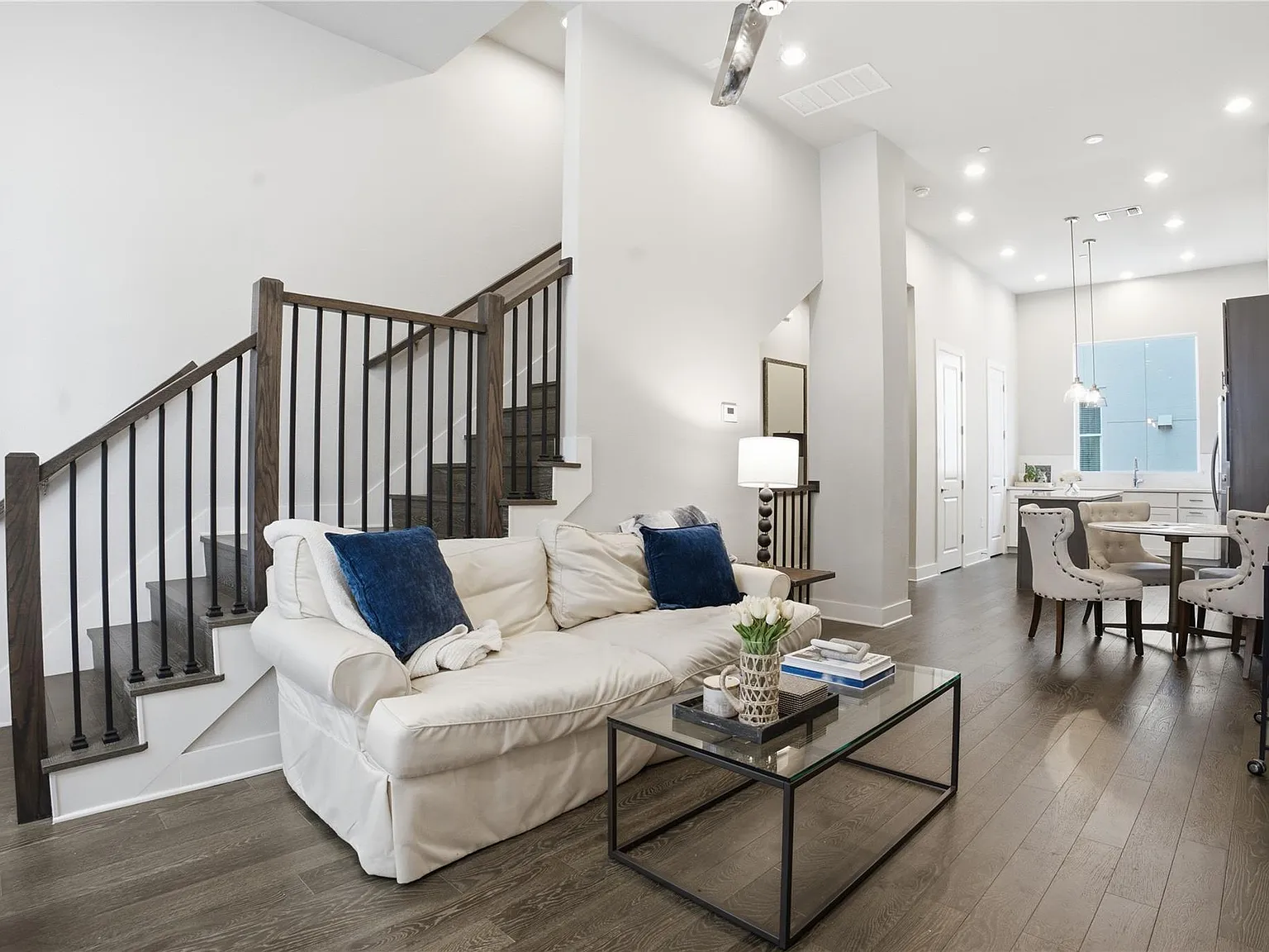 3 bed, 3.5 bath, 1891 sqft, $4,200 — Photo 2
