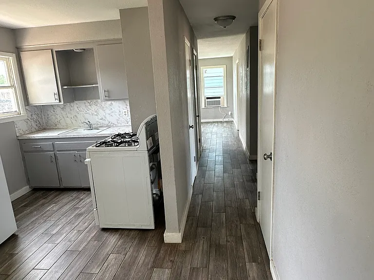 5361 Encino Rd — Photo 5