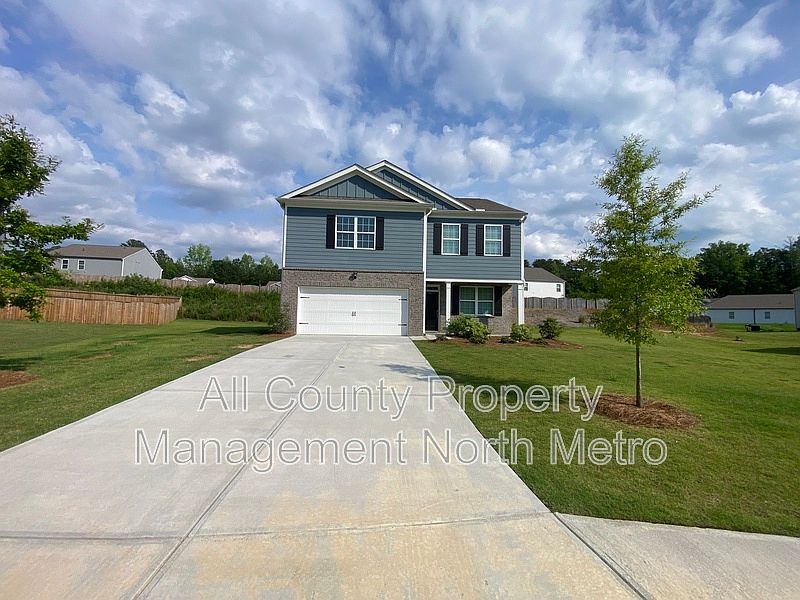 1st image of 102 Oaktree St