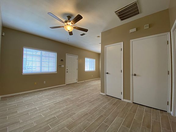 4th image of 1705 Lexington Cir #6