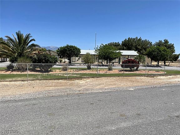 5th image of 5330 Mooncrest Ave