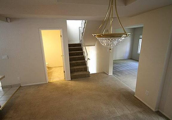 Dinning room/.5 bathroom