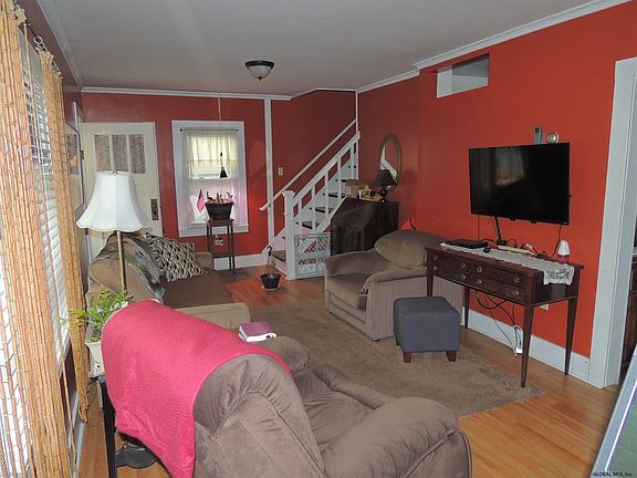 3rd image of 17 Woodard St