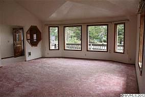 Large Light & Bright Living Room