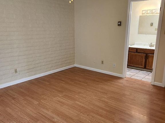 4th image of 2944 Valle Vis