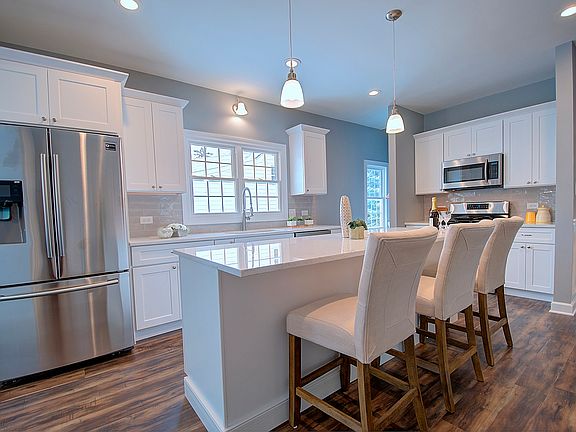 5th image of 32 Westend Ave
