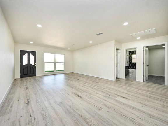 5th image of 5442 Airport Blvd