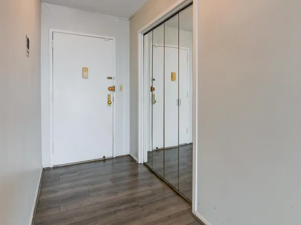 232 Harmon Cove Tower image 5 of 46