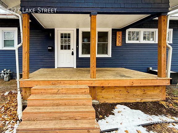 3rd image of 1327 Lake St