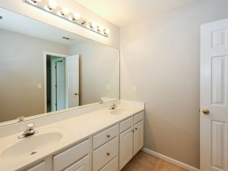 2895 Haynes Club Cir SW — Photo 27