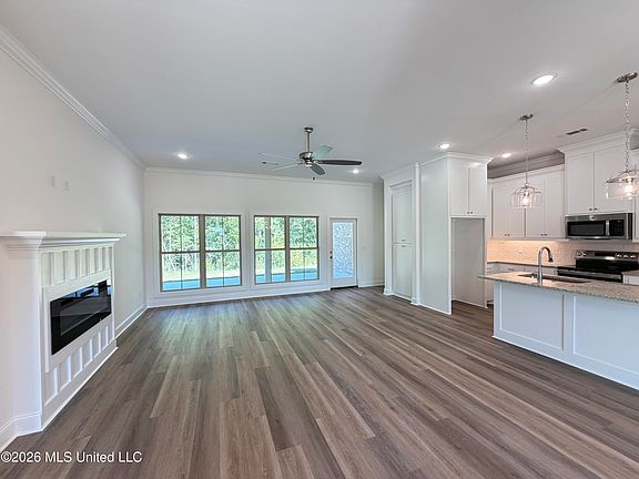 3rd image of 145 Stapleton Dr