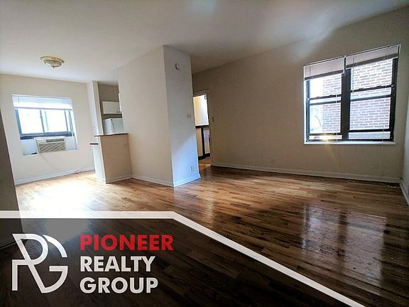 2nd image of 3722 N Pine Grove Ave #372251