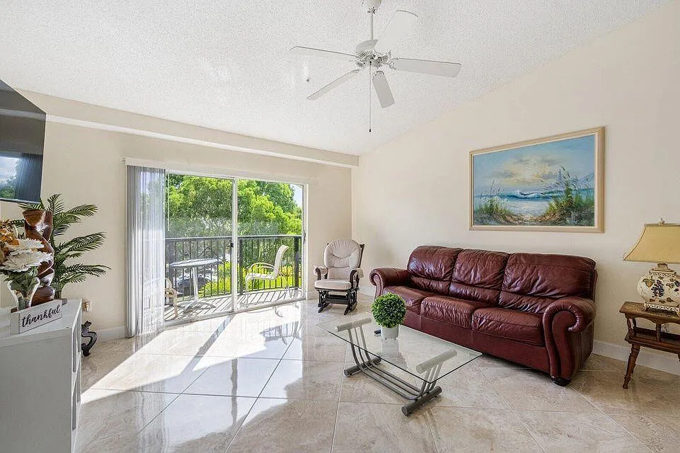 2 bed, 2.0 bath, 1128 sqft, $2,350 — Photo 3