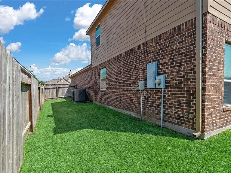 16319 Denise Terrace Dr — Photo 47