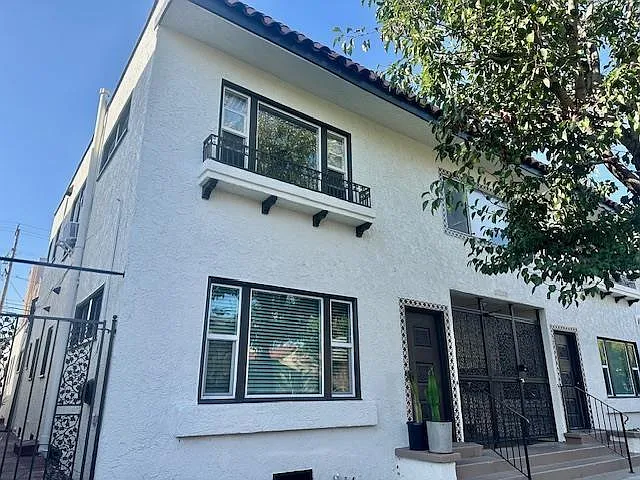 1750 E 1st St #5 — Photo 1
