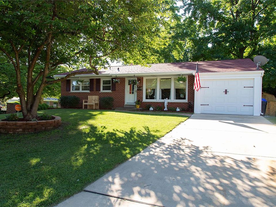 1st image of 3 Saint Rose Ct