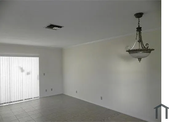 2940 Ashley Dr E #B — Photo 2