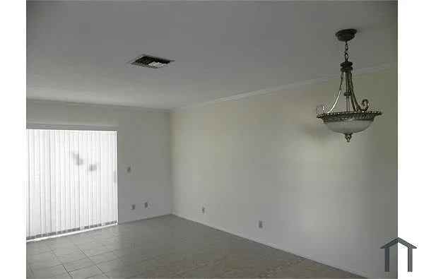 Building Photo - 2940 Ashley Dr E #B