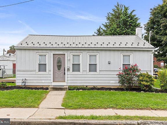 2nd image of 1212 E Prospect St