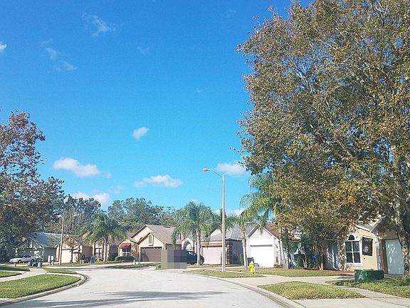 5th image of 143 Lakebreeze Cir