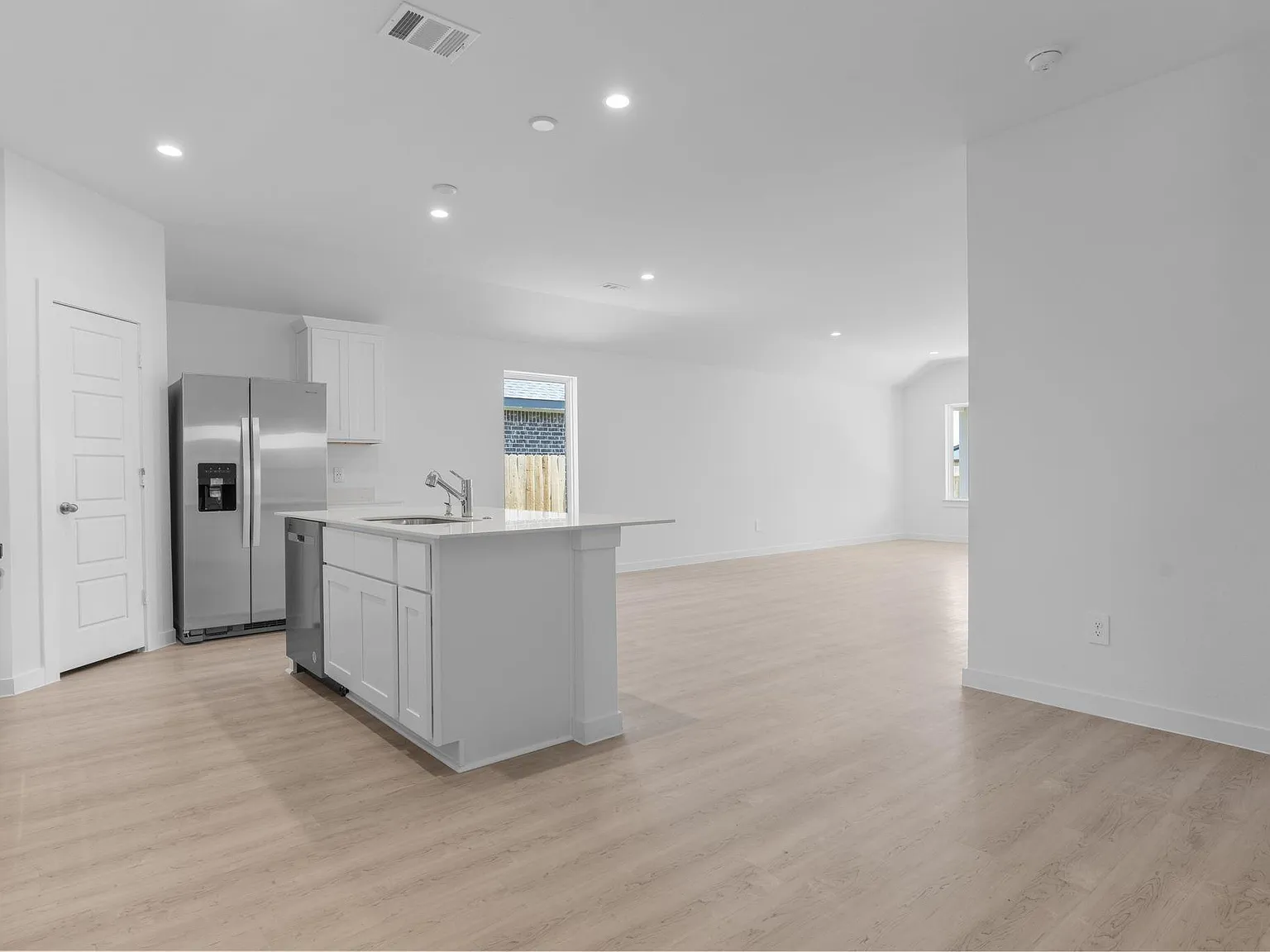 4 bed, 2.0 bath, 1778 sqft, $2,500 — Photo 3