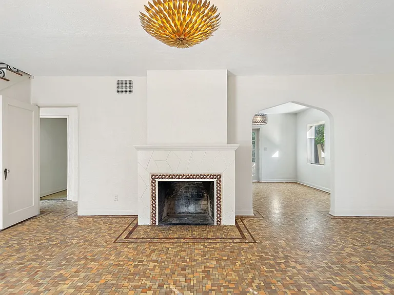 437 Richmond St — Photo 3