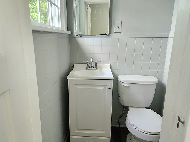 523 Avent St — Photo 4