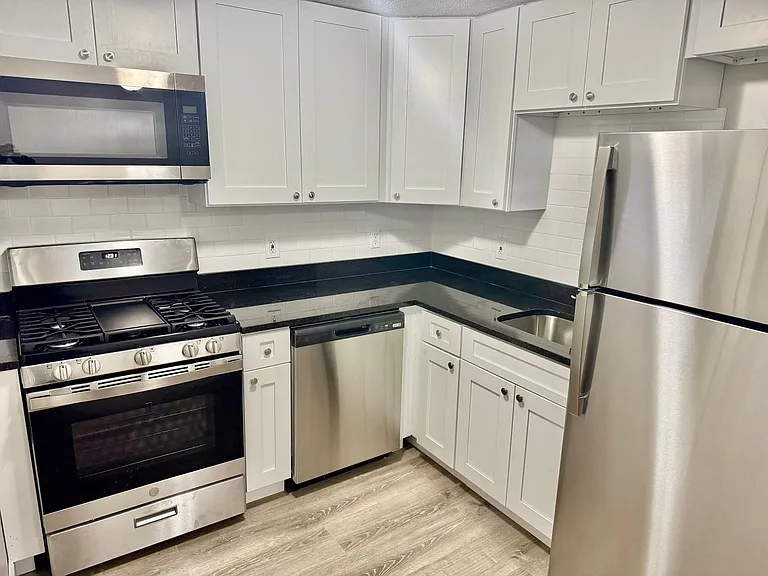 Shawomet Gardens Apartments — Photo 40