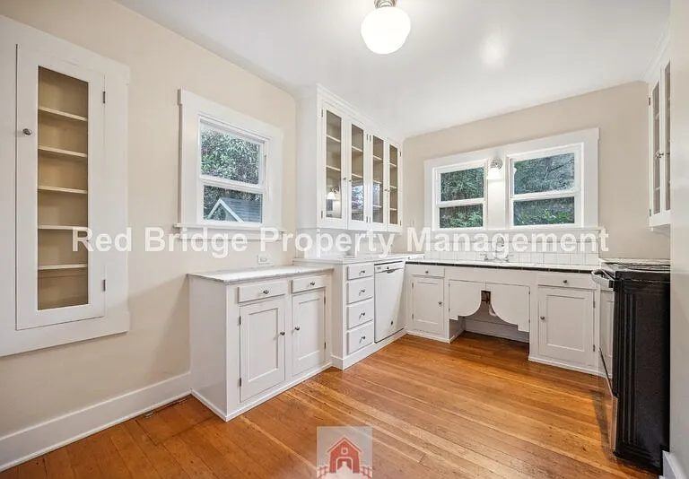 2619 NE Flanders St — Photo 12