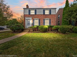 1677 Brys Dr, Grosse Pointe Woods, MI 48236