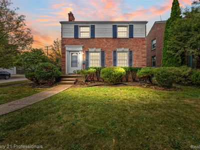 1677 Brys Dr, Grosse Pointe Woods, MI, 48236