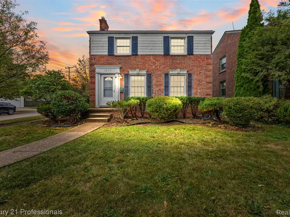 1677 Brys Dr, Grosse Pointe Woods, MI 48236