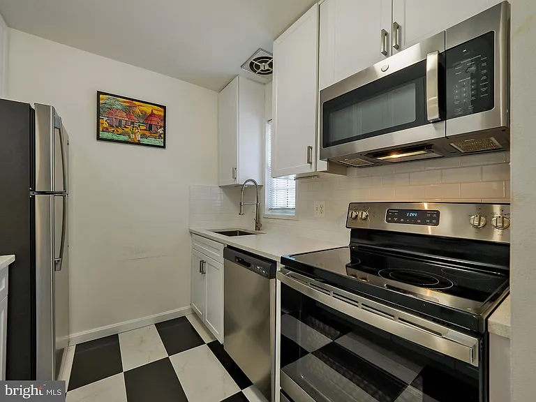 1608 W Abingdon Dr #102 — Photo 18