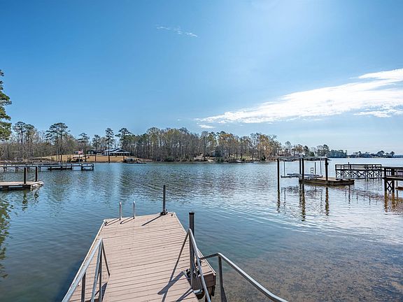 4th image of 1081 Point View Rd