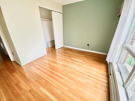 4th image of 3721 Greenpoint Ave #3