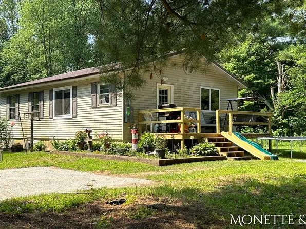 7185 Roosevelt Rd, Holton, MI 49425