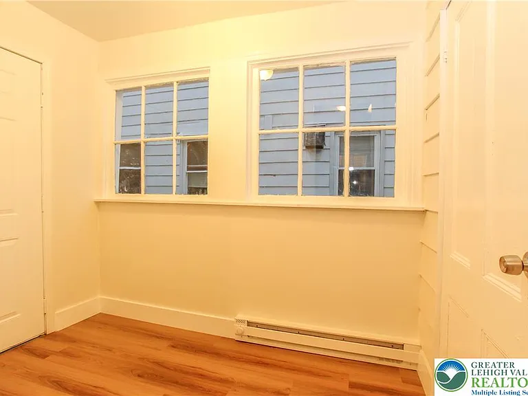 109 W Saint Joseph St — Photo 15