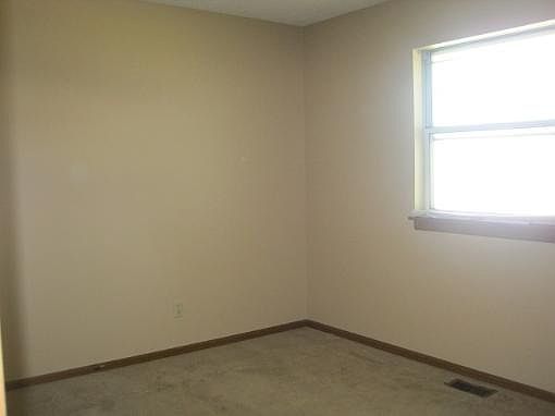 5th image of 100 Vermont Ave