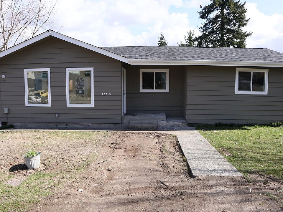 Large Newly Remodeled 4BR/3BA Split entry home