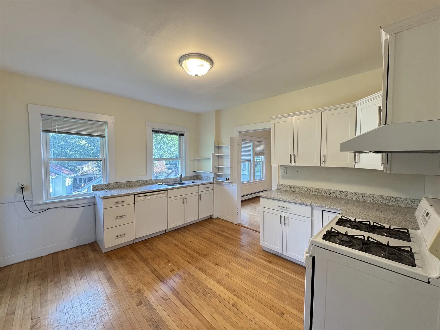 2 bed, 916 sqft, $3,450 — Photo 2
