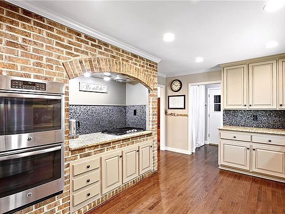 4th image of 2260 Chimney Springs Dr
