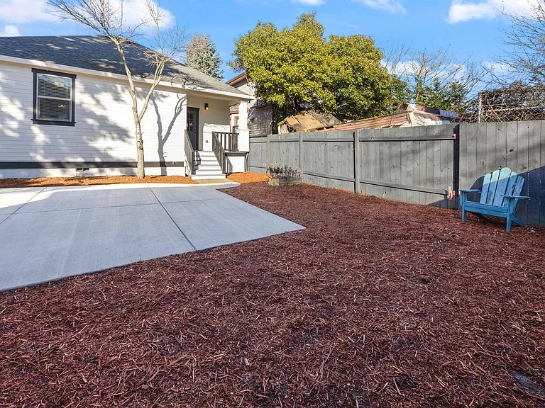 216 NE Tillamook St #A — Photo 50