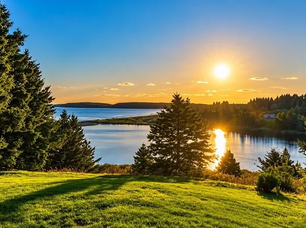 66 Beach Hill Rd, Lunenburg, NS B0J 2X0