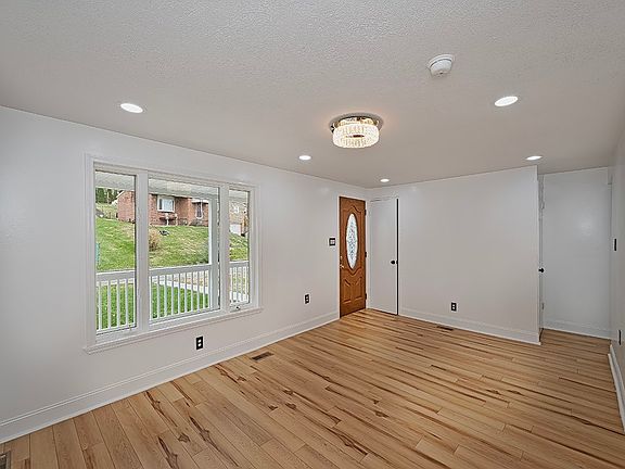 3rd image of 260 Creston Dr