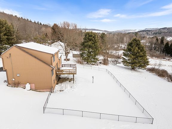 3rd image of 98 Fenner Hill Rd