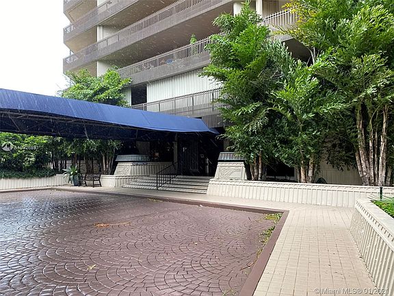 2nd image of 2901 S Bayshore Dr APT 9H