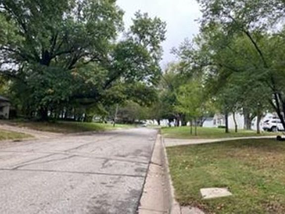 Exterior Neighborhood (street photo)