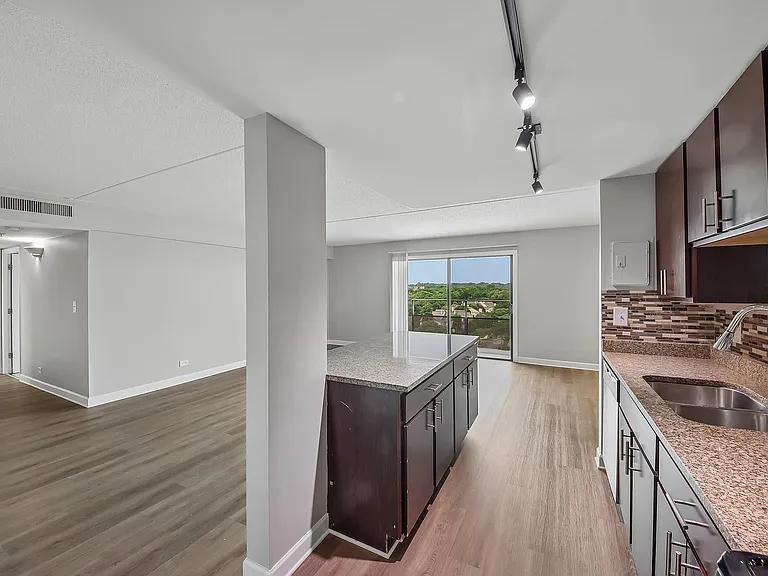 Modern open-concept Unit 1122-S1408-004