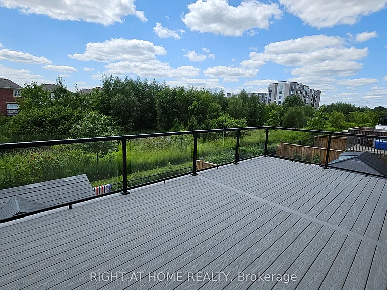 1206 Duignan Cres #UPPER — Photo 2